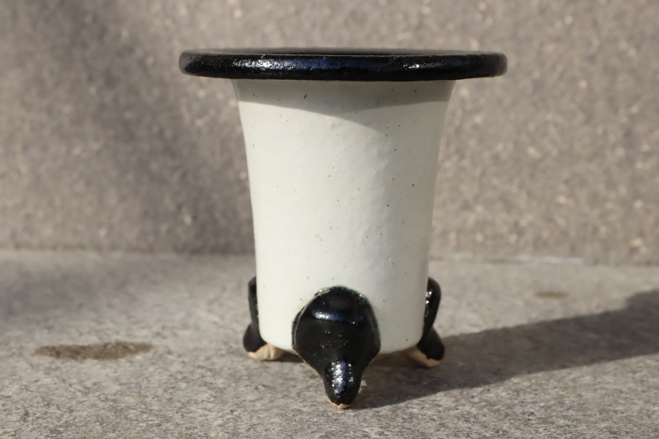 2613,白鉢　外径約9.4㎝　流れの品か　特注品？新古？中古？非常に古いもの？　白よい