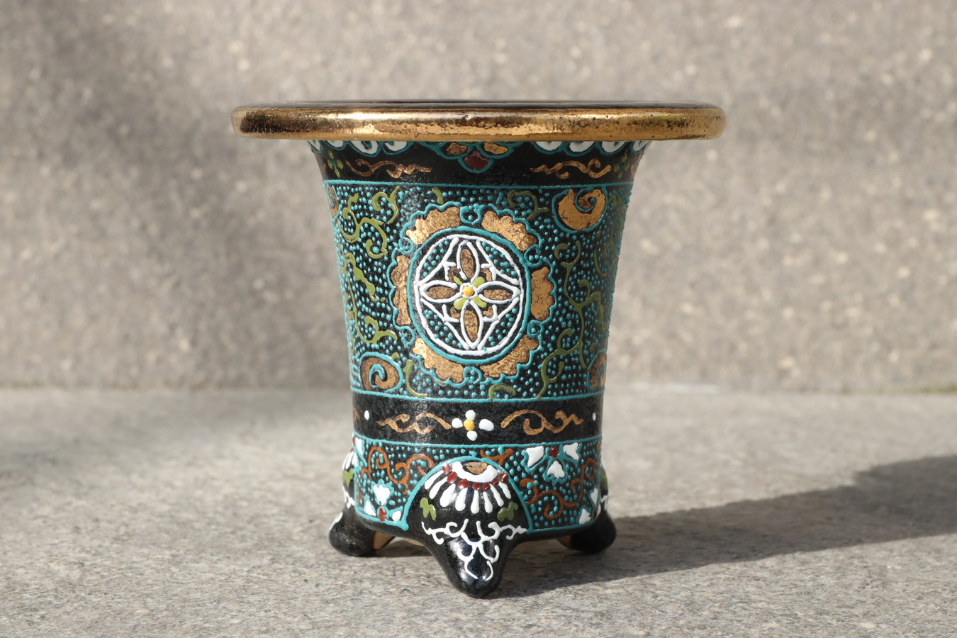 2366,金大太鼓　おもと錦鉢  外径約10.6cm　梅花サイン