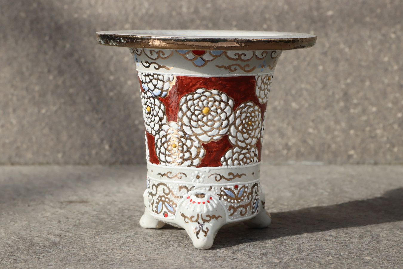 3188,白鉢 大輪菊百花　萬年青錦鉢　外径約12.0cm　金、白、美しい　梅花サイン