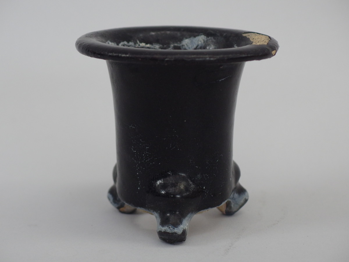 2002,　古い黒鉢　外径約7.8cm　中古