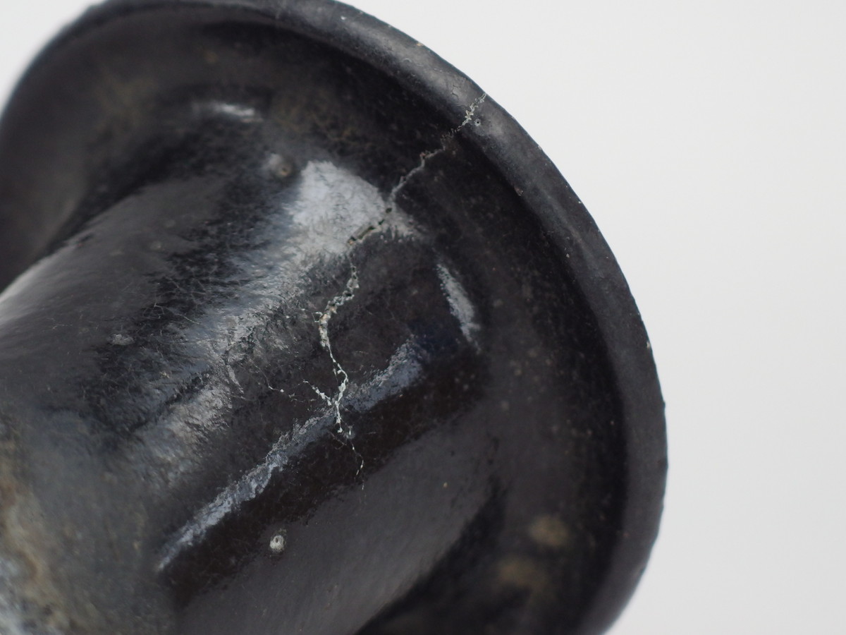 2006,　古い黒鉢　銘雷　外径約7.7cm　中古　ヒビ