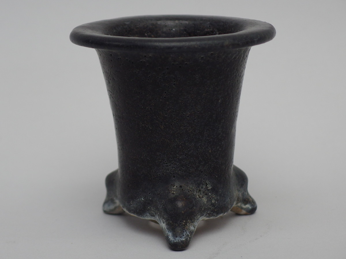 2013,　古鉢　黒鉢　古代万年青楽鉢  外形約8.1cm　中古