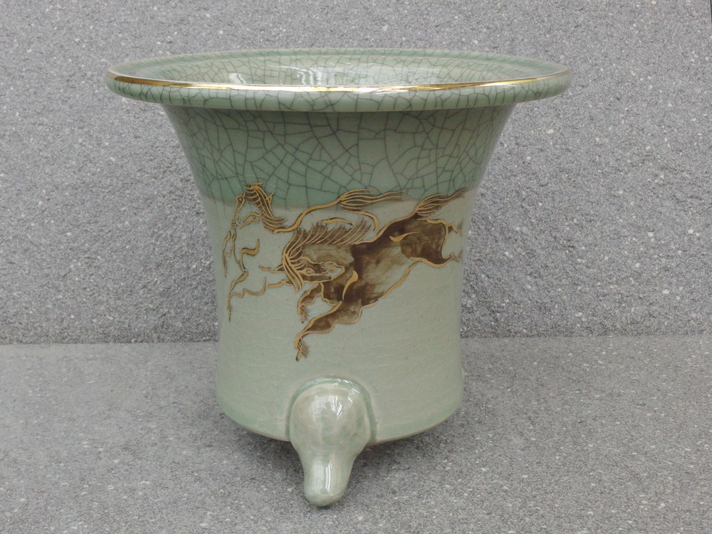 4943,大鉢　相馬焼 青磁金彩双馬鉢　外形  約22cm