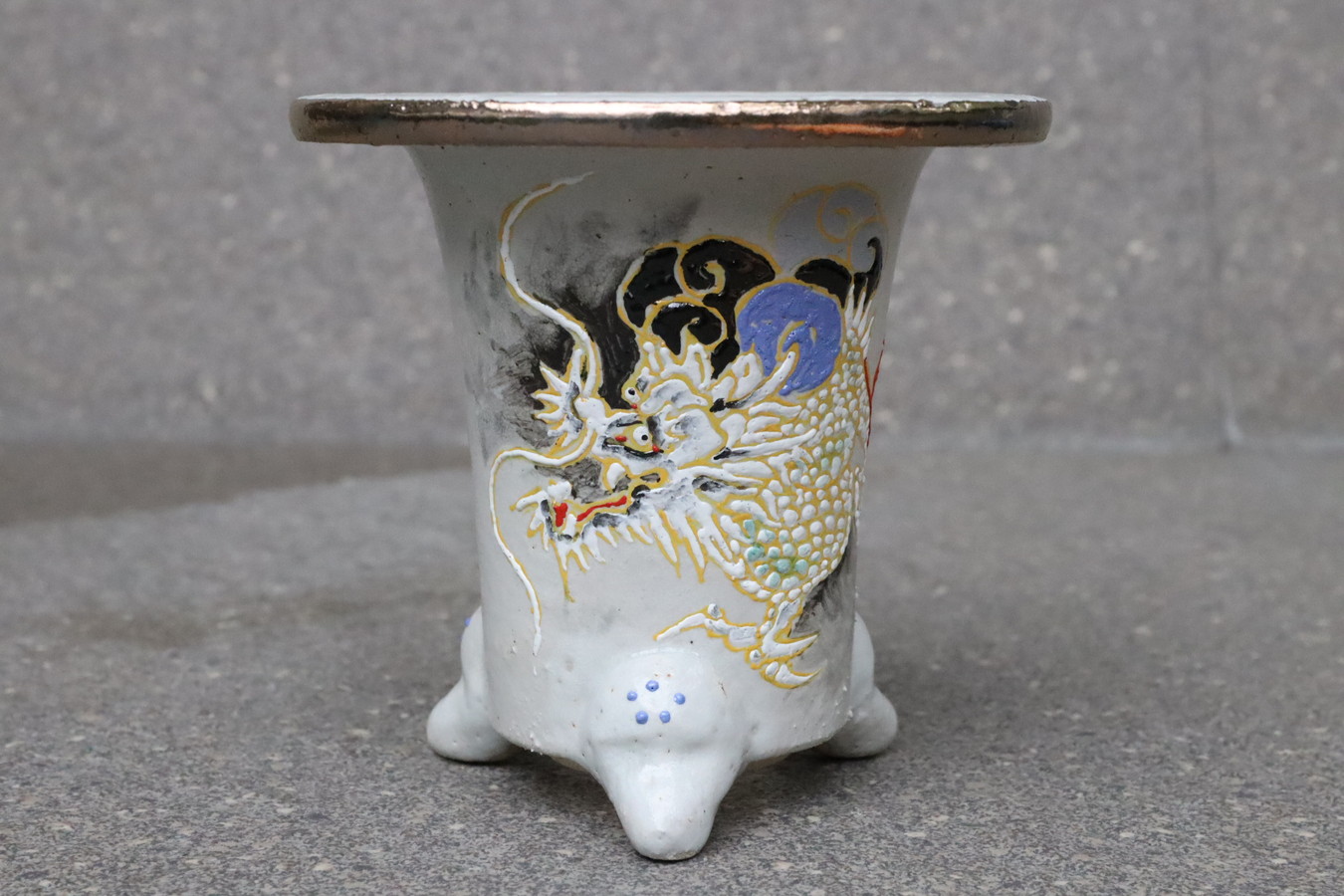 2345,白地雲龍 万年青楽鉢 外径約10.9cm 亘サイン