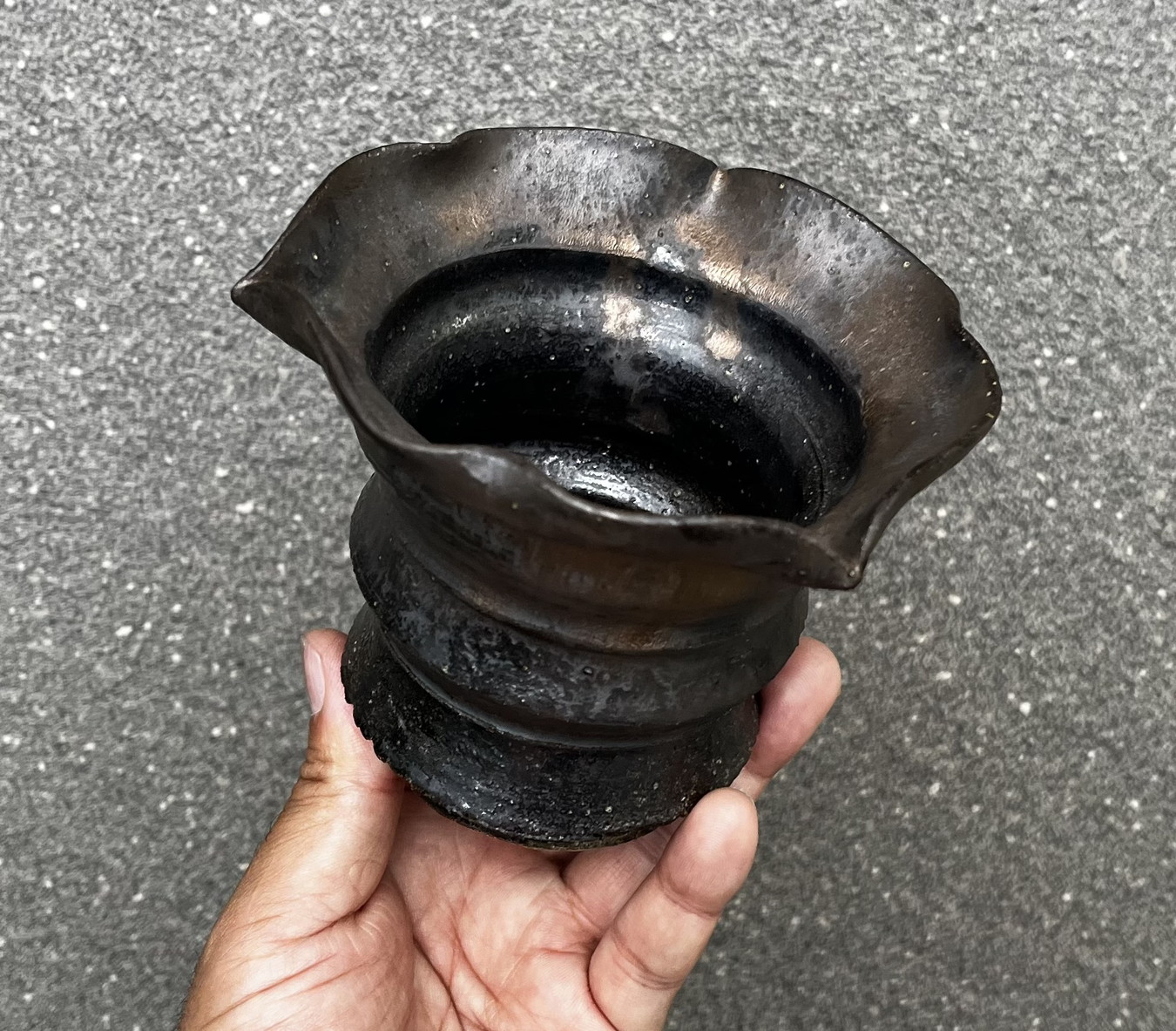 3180,Jun Fujiwara  ×  萬年青鉢　No.2 /30　 信楽 外径約12.2cm 高さ約10.2cm　純氏落款、豐落款