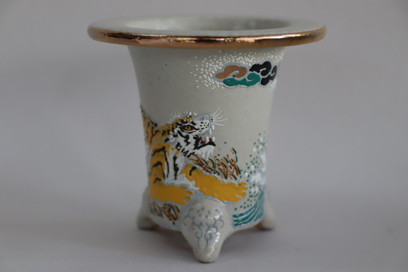 2030,白地　虎　萬年青楽鉢 外径約10.7cm　亘サイン　新鉢