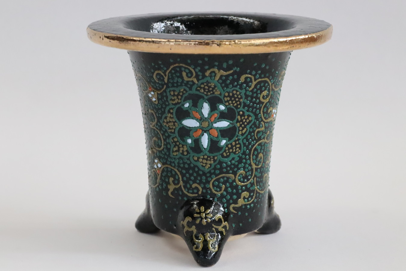 2291,華唐草萬年青楽鉢  外径約10.4cm　梅花サイン
