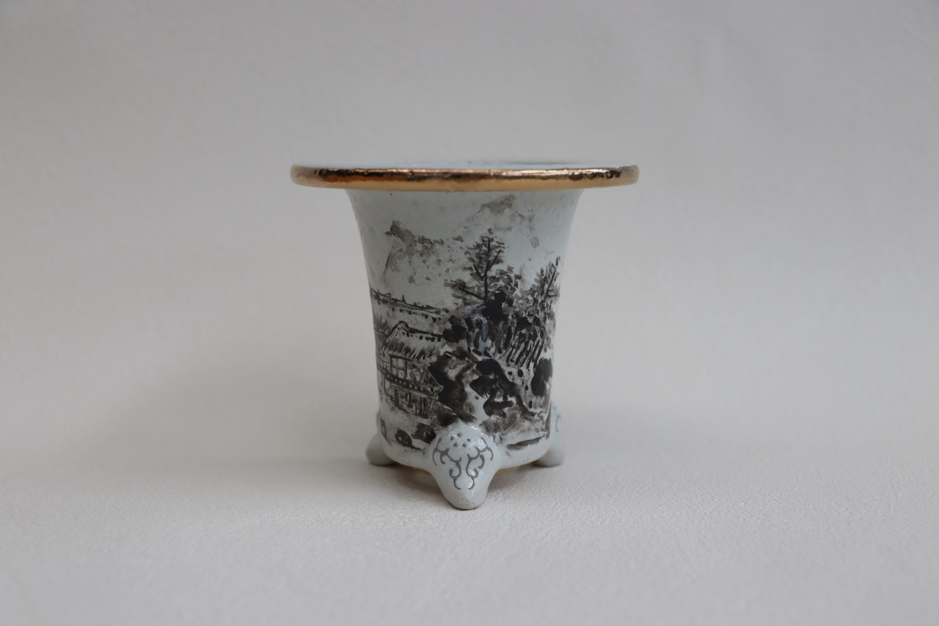 2573,白地山水 萬年青楽鉢 外径約10.8cm　作よい　独特な質感、非常に珍しい