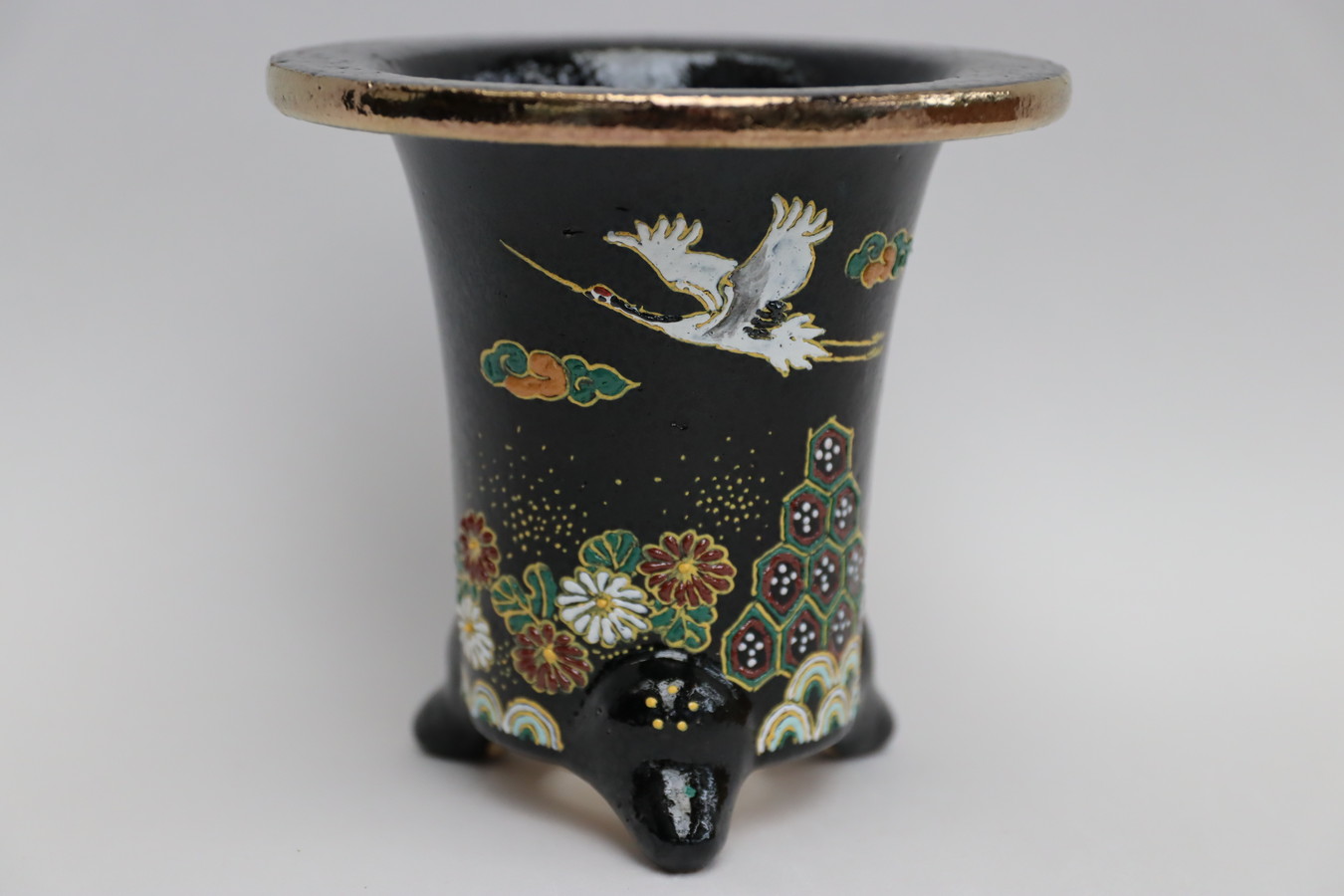 3097,鶴に吉祥亀甲楽鉢　外径約11.8cm　亘サイン