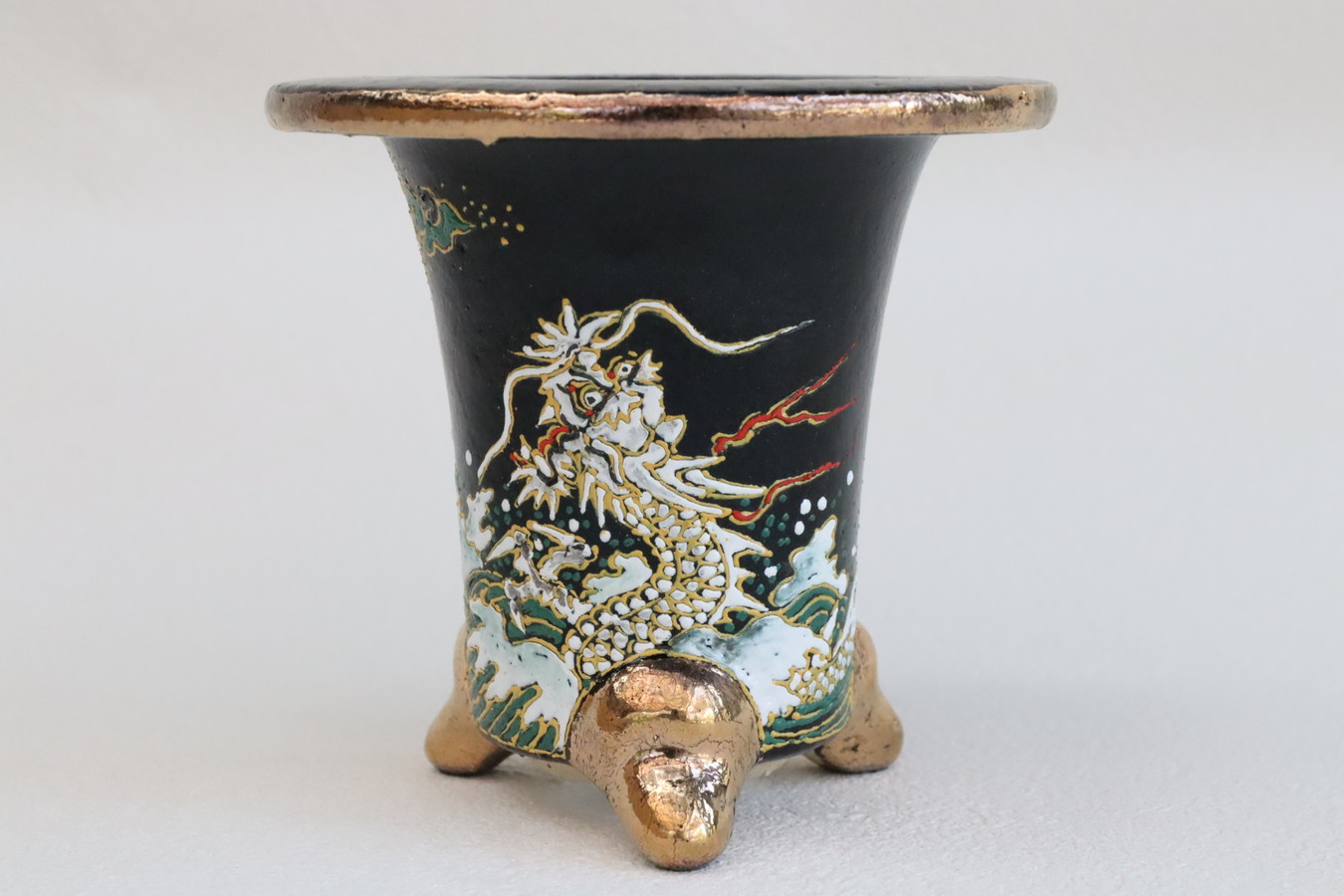 2630, 黒胴に龍 外径約10.3cm　亘サイン