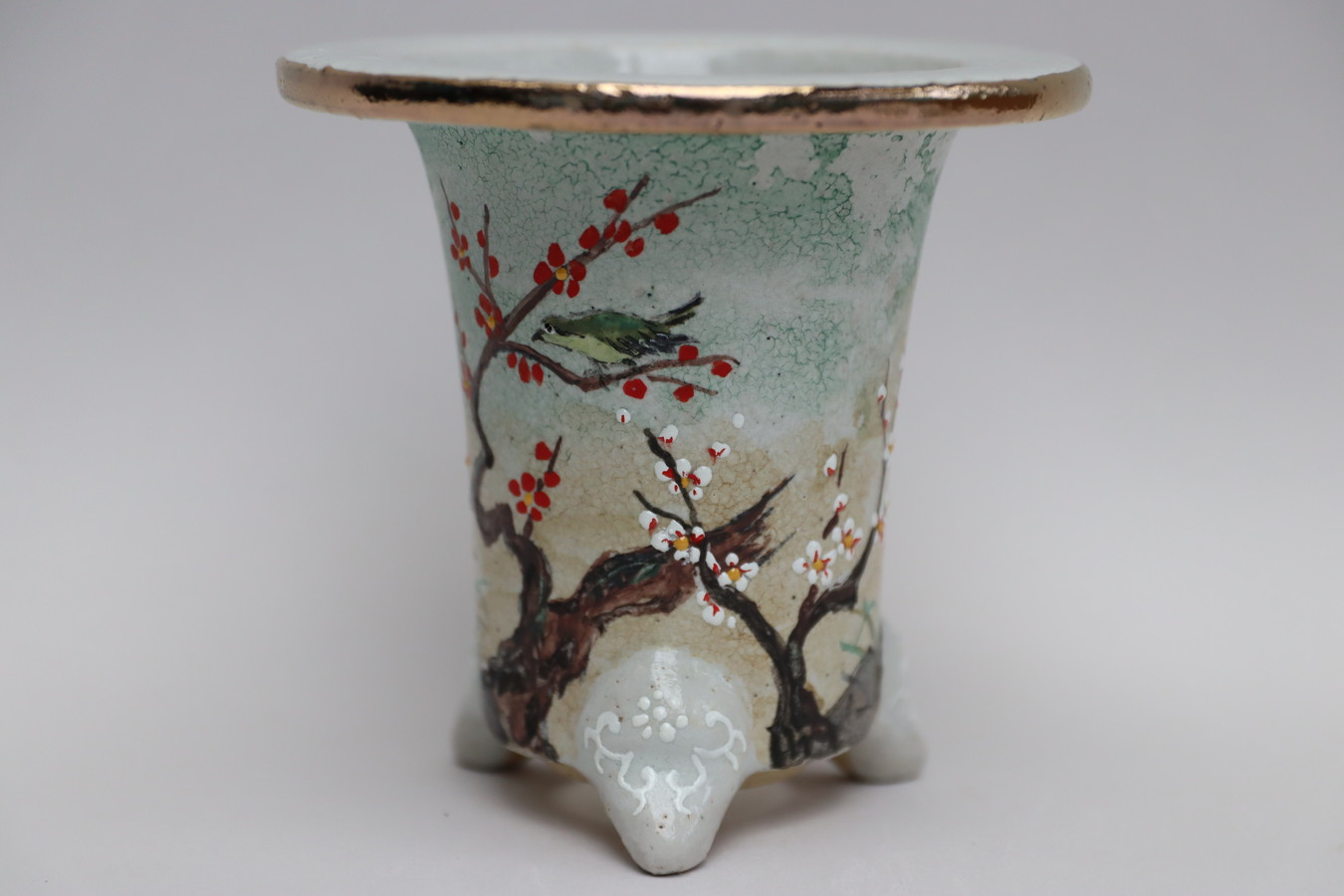 2352,白地 紅白梅に鶯〈ウグイス〉　彩色錦鉢　外径約10.8cm　梅花サイン　【23000→特価！】
