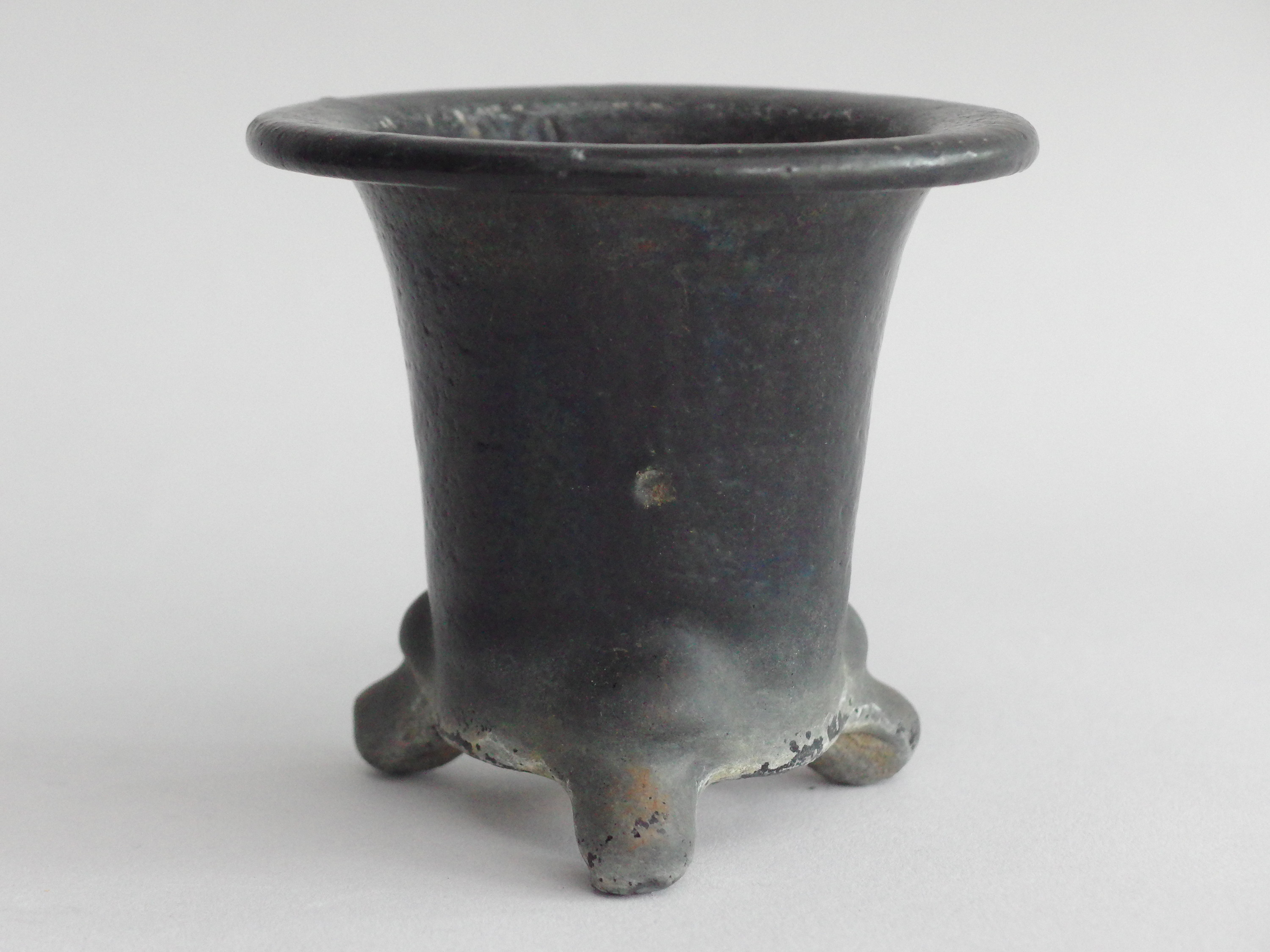 2138, 黒鉢 外形約9.1cm　中古