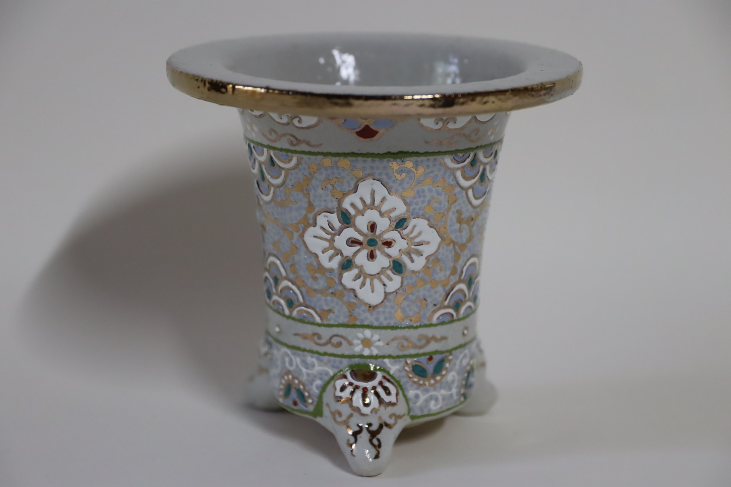 3192,白鉢 金華唐草 楽鉢 外径約11.8cm 梅花サイン