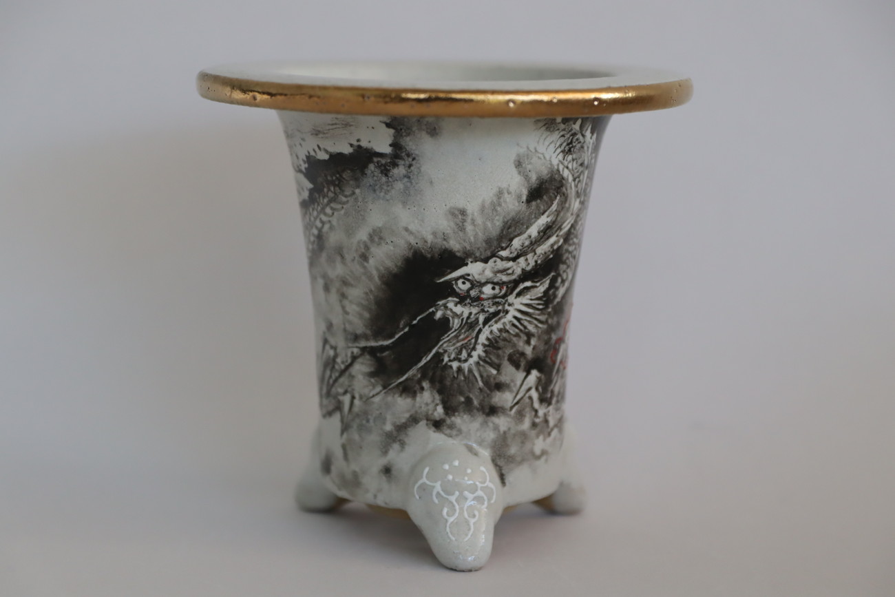 2343,白地 墨絵龍 楽鉢   外径約10.7cm 亘サイン