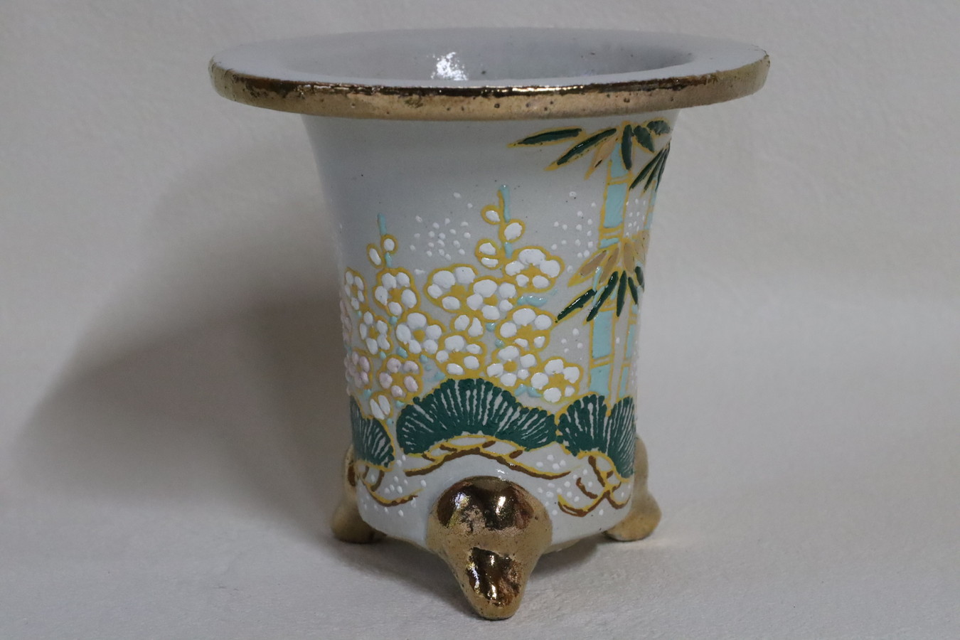 3109, 白鉢 吉祥松竹梅 外径約11.8cm　亘サイン