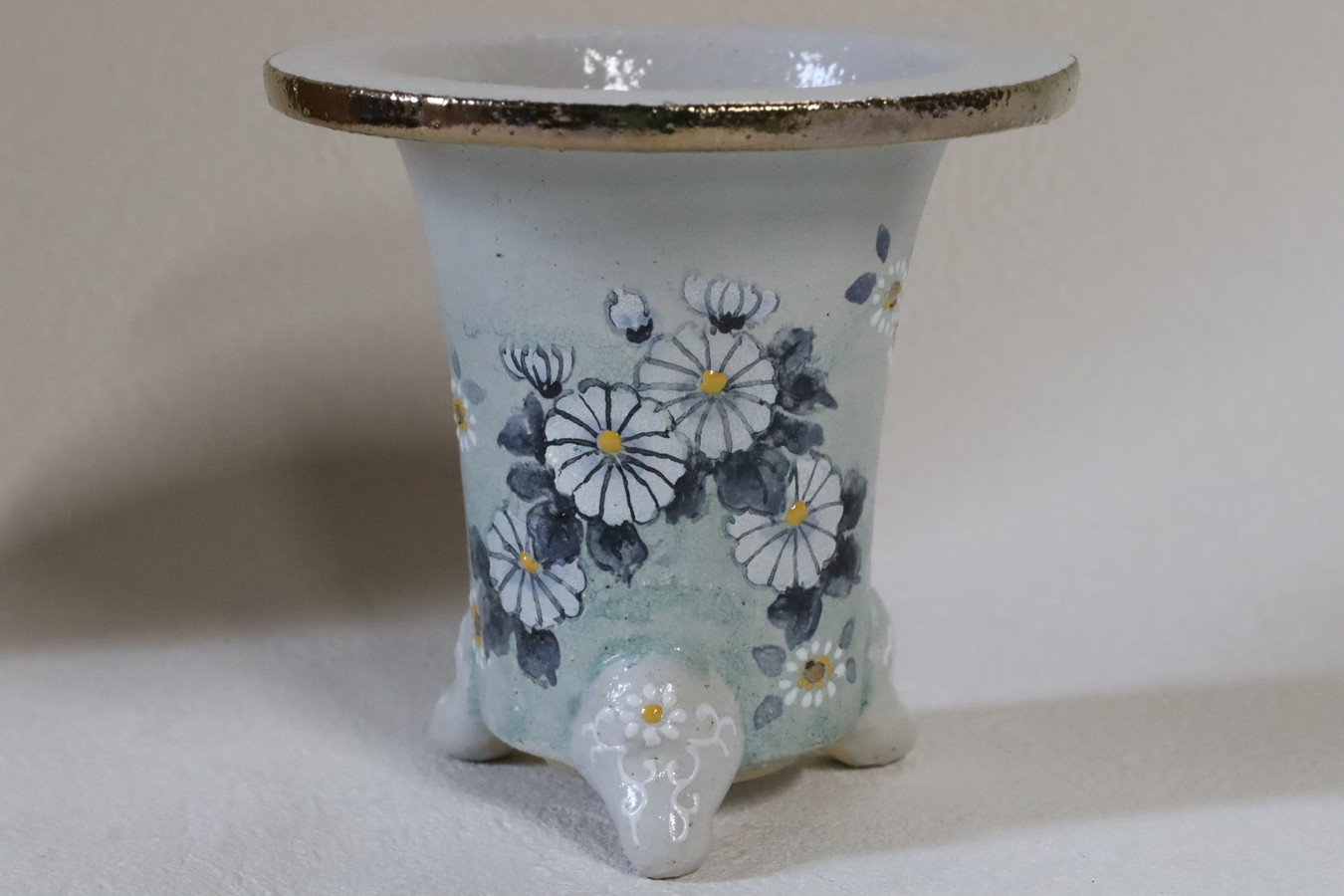 2530,花　万年青楽鉢 外径約10.3cm　梅花サイン　梅花さんにしかこの優しさ出せない