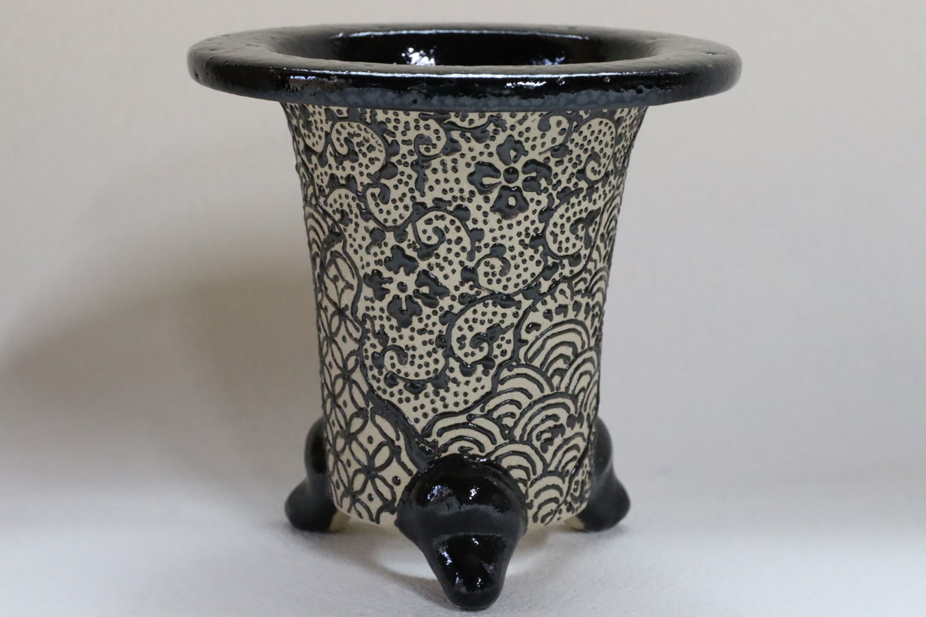 2123,吉祥唐草　萬年青楽鉢 外径約10.8cm　【15000円→夏季特価！】