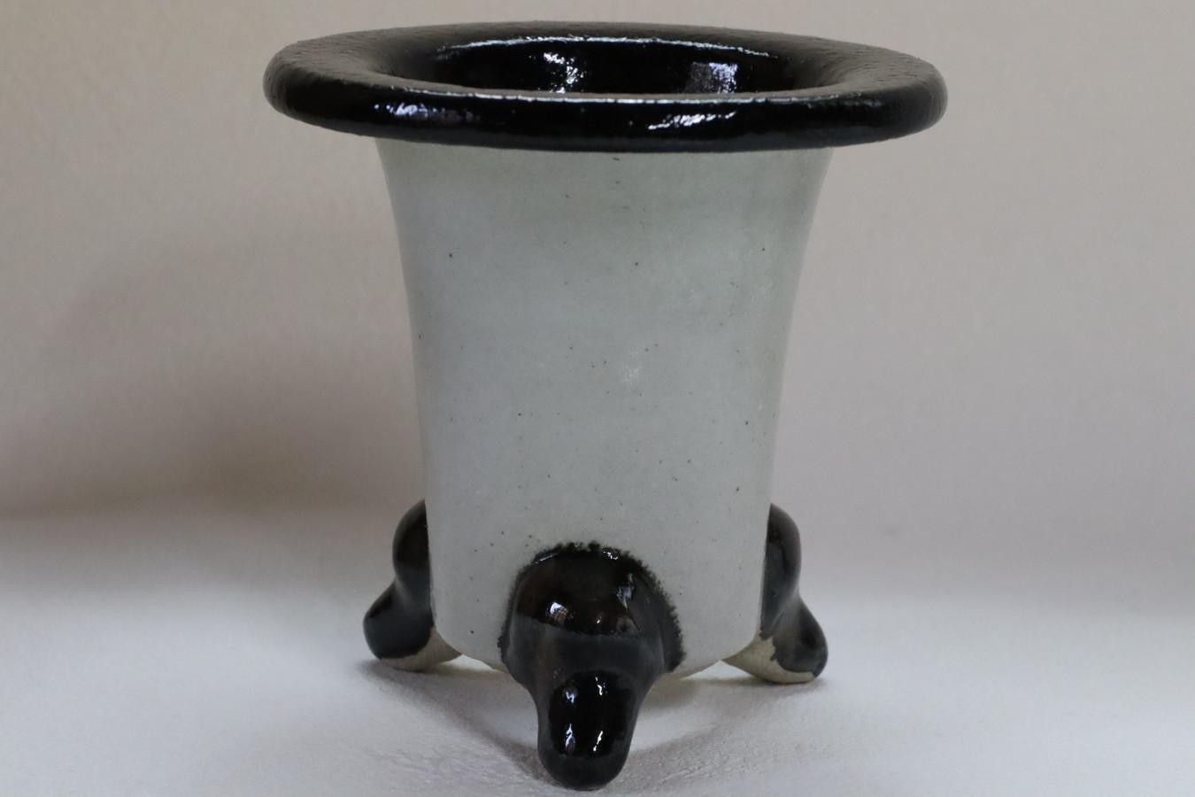 2205,白鉢　外径約10.3㎝　流れの品か　新古？中古？　白よい