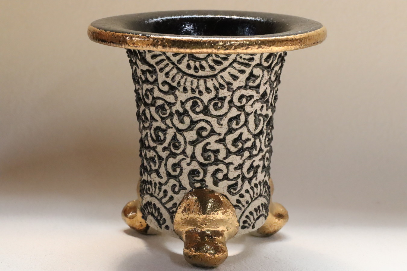 2532,古代手島風　花唐草　 外径約11.2cm　作良い　蔵出し　古くに作られた　大切に保管してあったもの