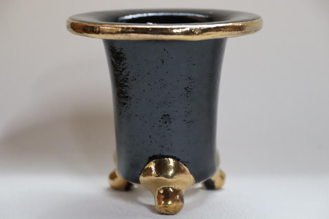 2282,縁足金 縁金鉢 楽鉢 外径約11.2cm　はさみあと　新古？