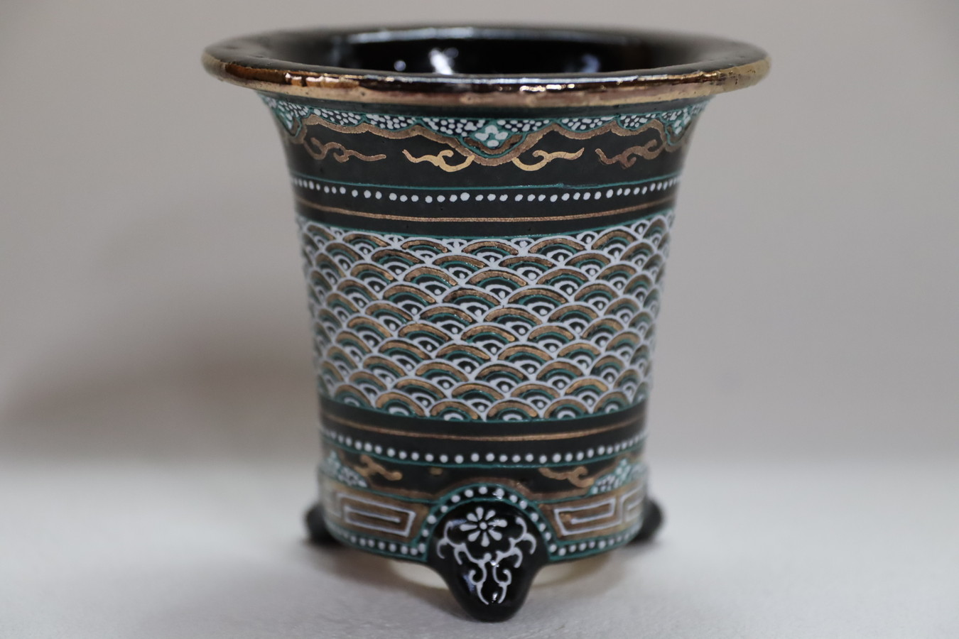 2598,【最上級青海波】萬年青楽鉢 外径約9.5cm 高さ約9.0cm 華サイン　縁浅胴太　賀茂黒