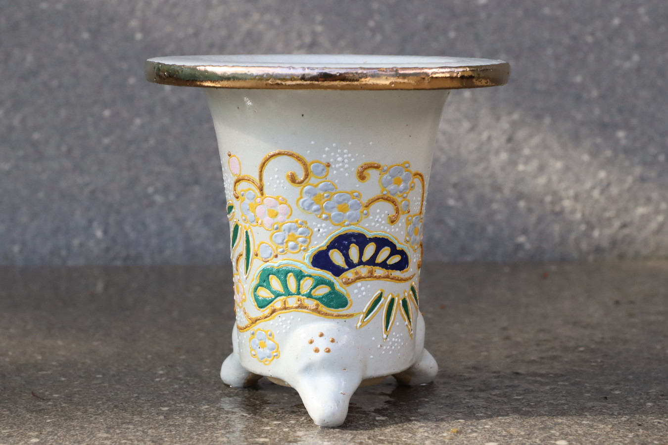 2219,白鉢　縁起松竹梅　吉祥錦鉢　深い藍！　外径約10.8cm　亘サイン　新作！